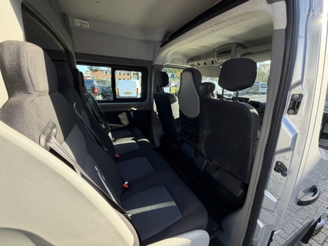 Renault Master T35 2.3 dCi 180pk L3H2 Comfort DC 7 persoons / euro 6 / bpm vrij / vaste prijs rijklaar € 28.950 ex btw / lease vanaf € 473 / zilver metallic / airco / cruise / navi / camera / trekhaak / pdc