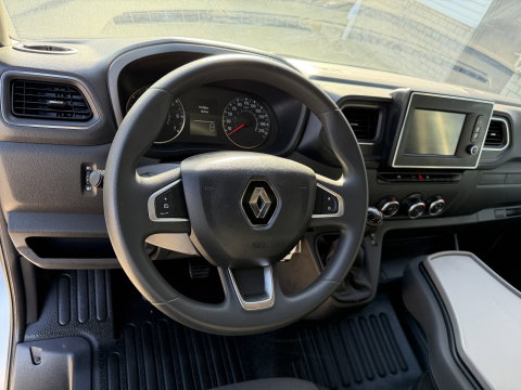 Renault Master T35 2.3 dCi 180pk L3H2 Comfort DC 7 persoons / euro 6 / bpm vrij / vaste prijs rijklaar € 28.950 ex btw / lease vanaf € 473 / zilver metallic / airco / cruise / navi / camera / trekhaak / pdc