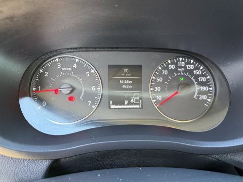 Renault Master T35 2.3 dCi 180pk L3H2 Comfort DC 7 persoons / euro 6 / bpm vrij / vaste prijs rijklaar € 28.950 ex btw / lease vanaf € 473 / zilver metallic / airco / cruise / navi / camera / trekhaak / pdc