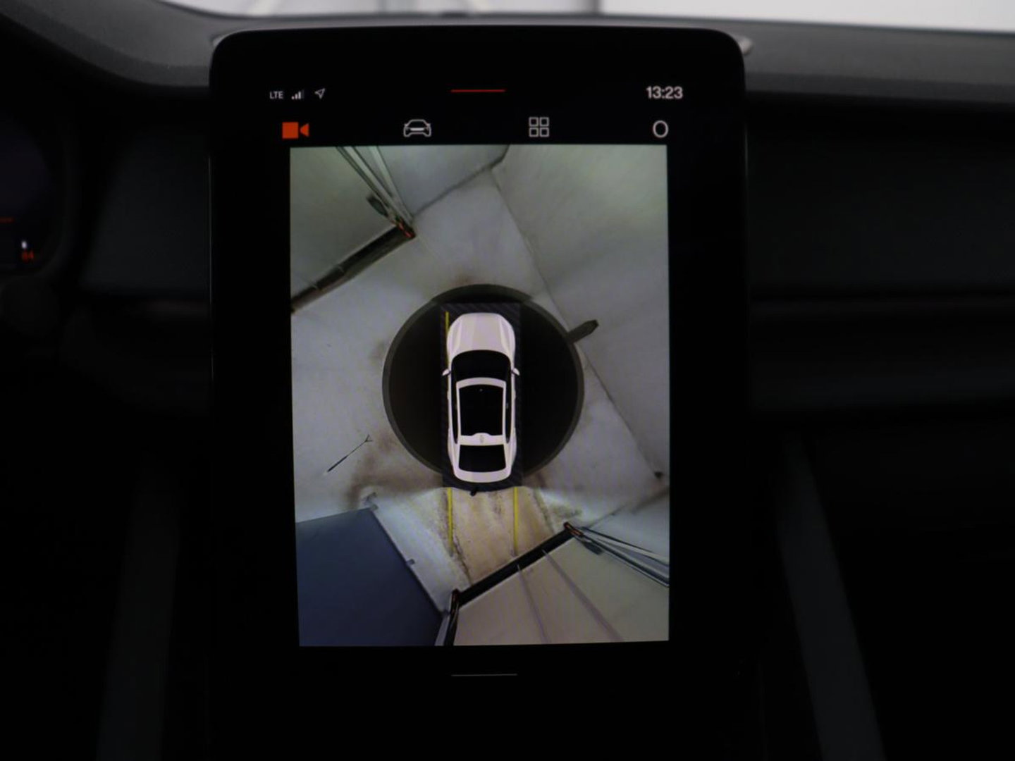 Polestar 2 Long Range Dual Motor Launch Edition 78kWh | SOH 92,3% | Panoramadak | Trekhaak | Memory | Harman/Kardon | Adaptive cruise | Stuur/stoelverwarming | 360 camera | Park assist | Carplay