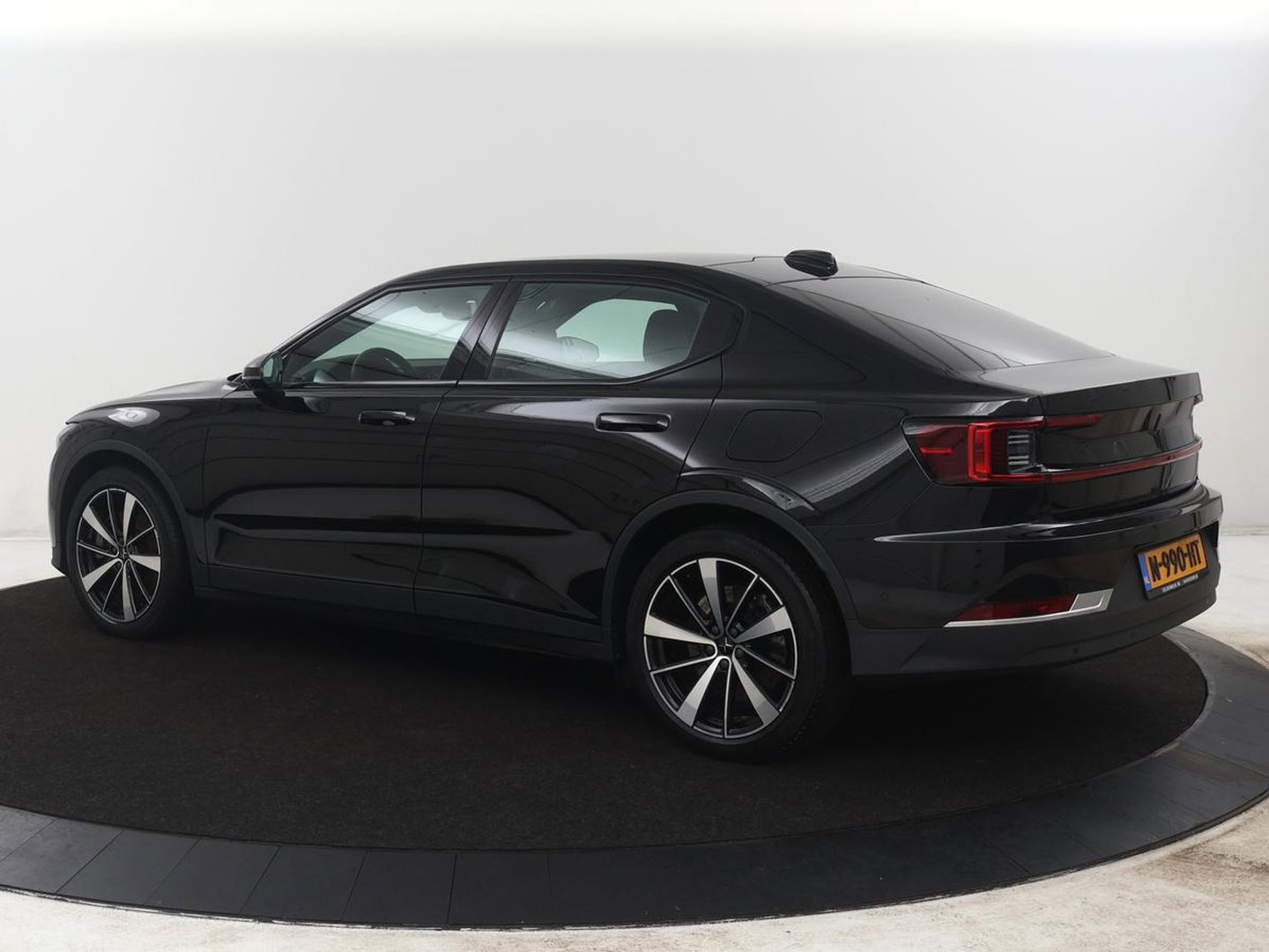 Polestar 2 Long Range Dual Motor Launch Edition 78kWh | SOH 92,3% | Panoramadak | Trekhaak | Memory | Harman/Kardon | Adaptive cruise | Stuur/stoelverwarming | 360 camera | Park assist | Carplay