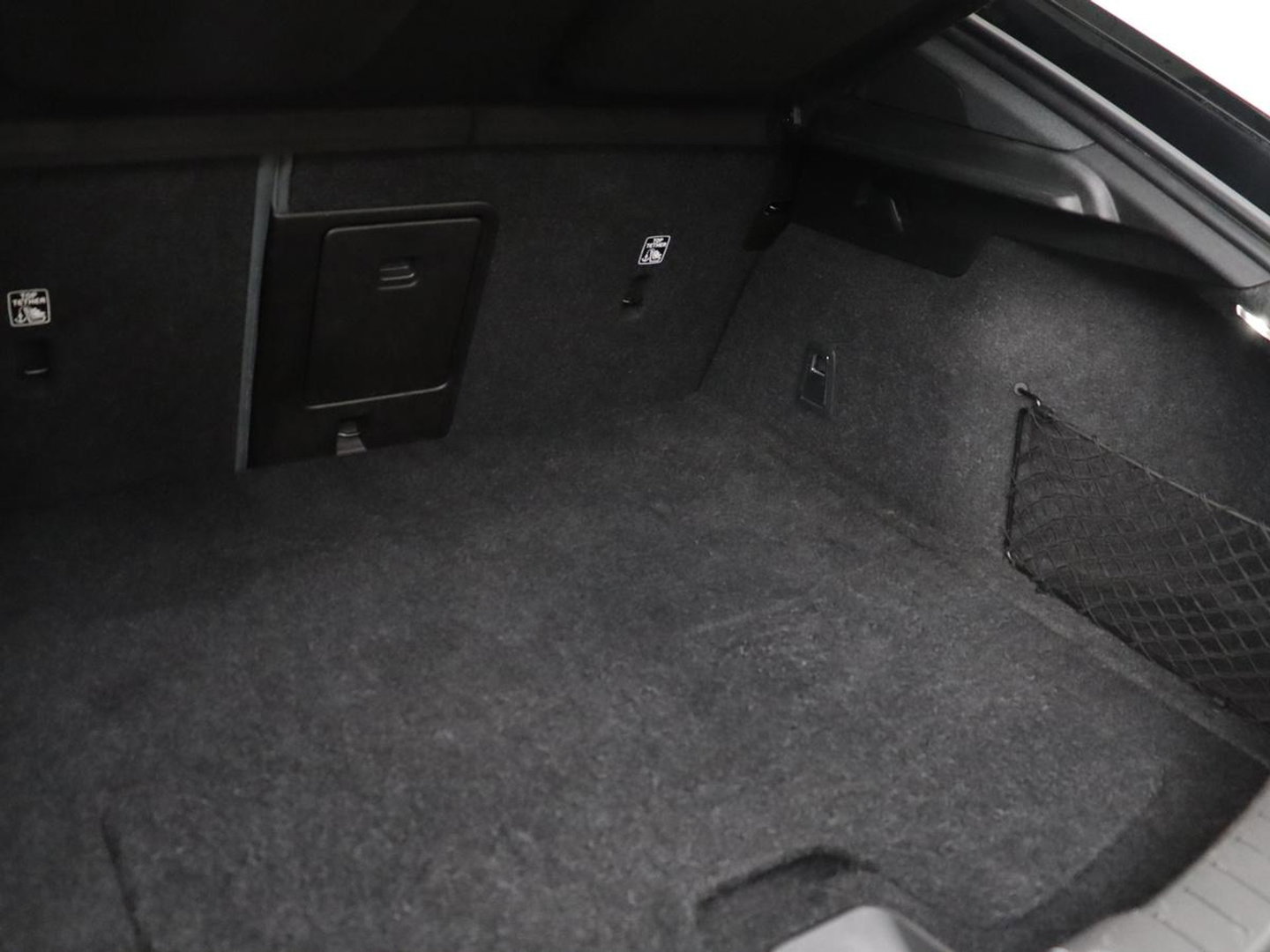 Polestar 2 Long Range Dual Motor Launch Edition 78kWh | SOH 92,3% | Panoramadak | Trekhaak | Memory | Harman/Kardon | Adaptive cruise | Stuur/stoelverwarming | 360 camera | Park assist | Carplay