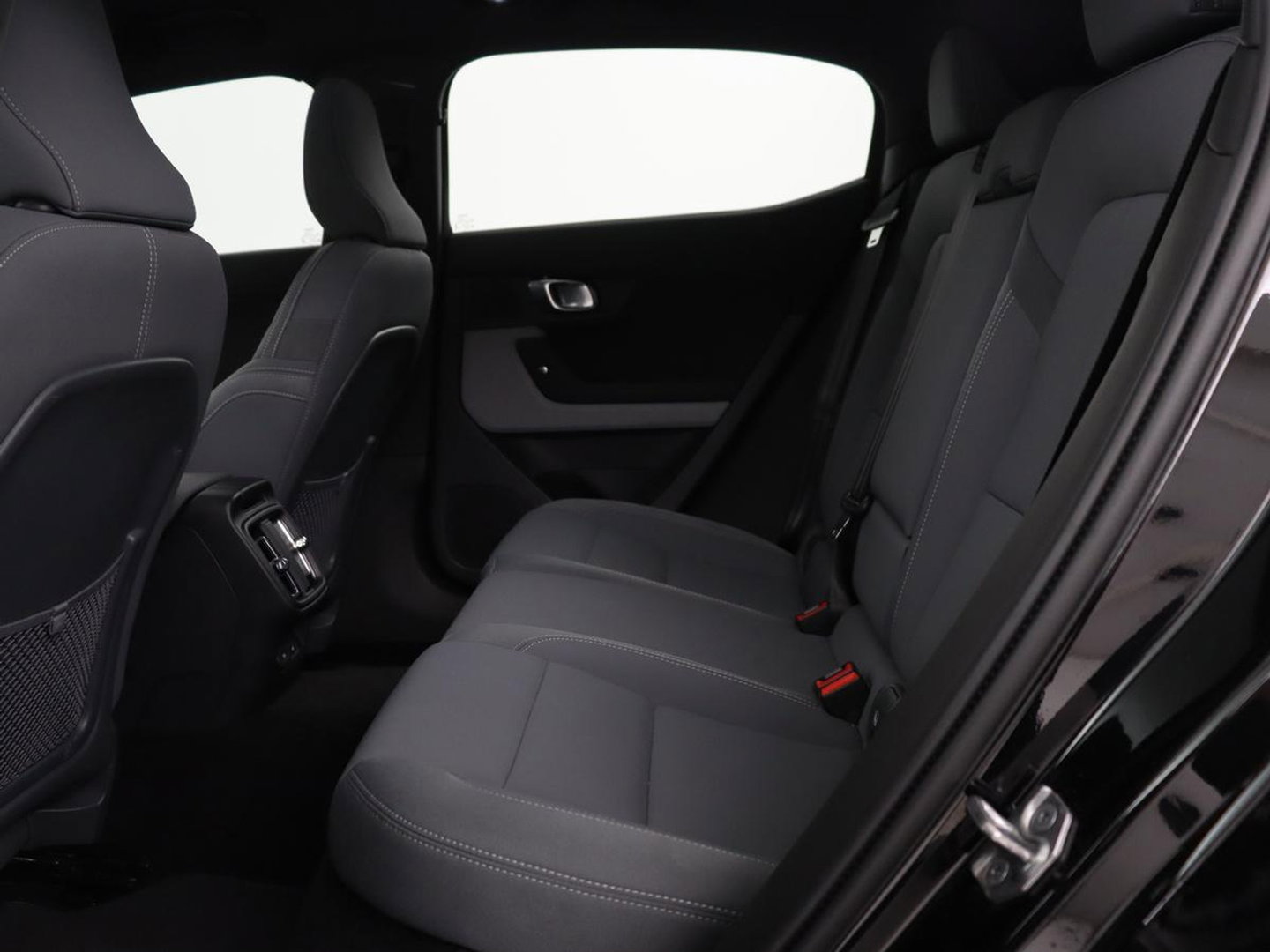 Polestar 2 Long Range Dual Motor Launch Edition 78kWh | SOH 92,3% | Panoramadak | Trekhaak | Memory | Harman/Kardon | Adaptive cruise | Stuur/stoelverwarming | 360 camera | Park assist | Carplay