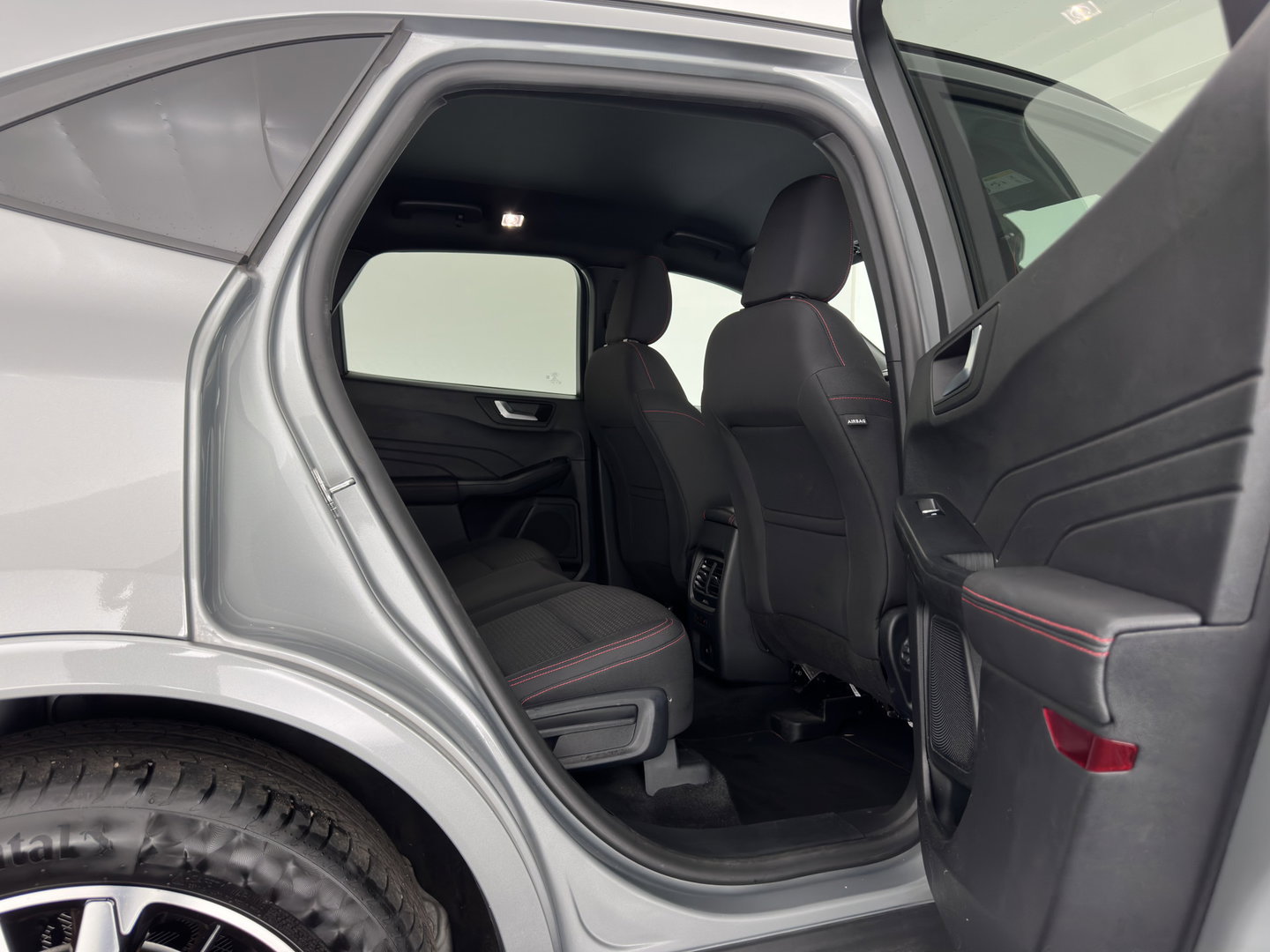 Ford Kuga 2.5 PHEV ST-Line (Plug-in) (INCL.BTW) Aut. *HEAD-UP | FULL-LED | DIGI-COCKPIT | KEYLESS | DAB | CAMERA | CARPLAY | NAVI-FULLMAP | SPORTSEATS | PRIVACY-GLASS | TOWBAR | 18"ALU*