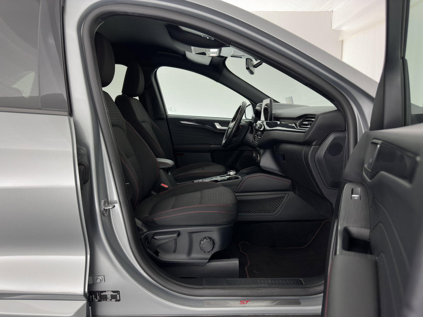 Ford Kuga 2.5 PHEV ST-Line (Plug-in) (INCL.BTW) Aut. *HEAD-UP | FULL-LED | DIGI-COCKPIT | KEYLESS | DAB | CAMERA | CARPLAY | NAVI-FULLMAP | SPORTSEATS | PRIVACY-GLASS | TOWBAR | 18"ALU*