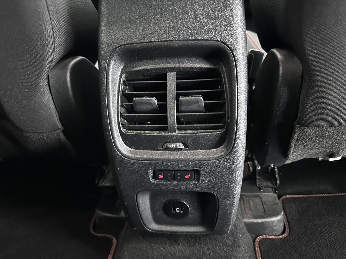 Ford Kuga 2.5 PHEV ST-Line (Plug-in) (INCL.BTW) Aut. *HEAD-UP | FULL-LED | DIGI-COCKPIT | KEYLESS | DAB | CAMERA | CARPLAY | NAVI-FULLMAP | SPORTSEATS | PRIVACY-GLASS | TOWBAR | 18"ALU*