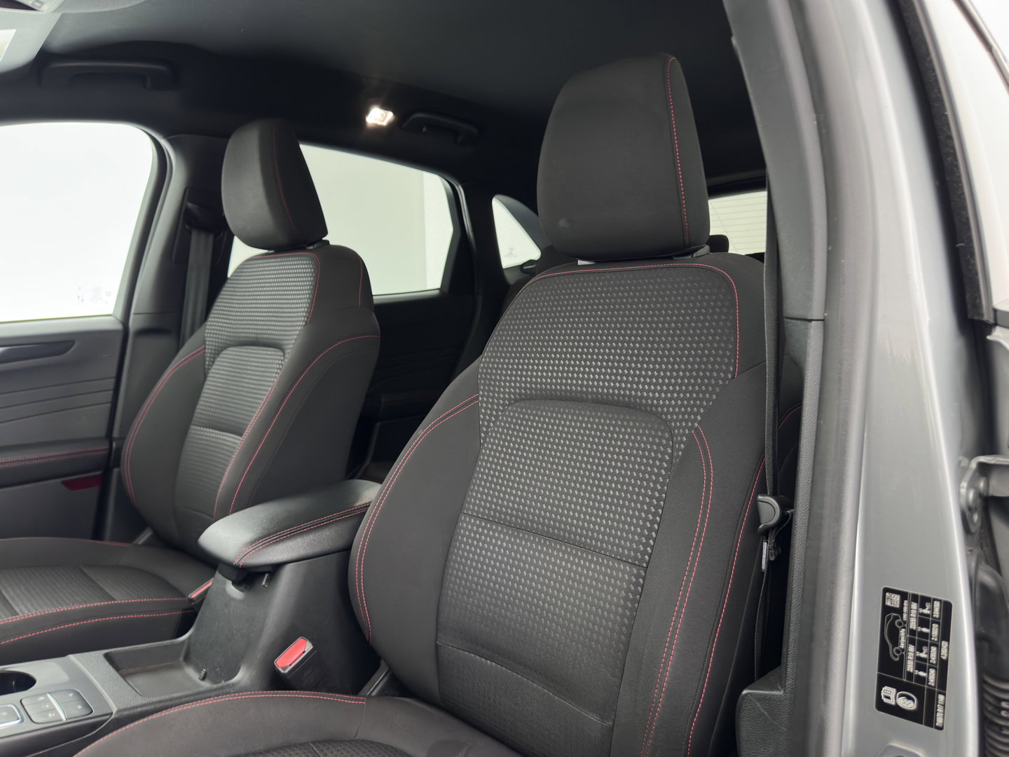 Ford Kuga 2.5 PHEV ST-Line (Plug-in) (INCL.BTW) Aut. *HEAD-UP | FULL-LED | DIGI-COCKPIT | KEYLESS | DAB | CAMERA | CARPLAY | NAVI-FULLMAP | SPORTSEATS | PRIVACY-GLASS | TOWBAR | 18"ALU*