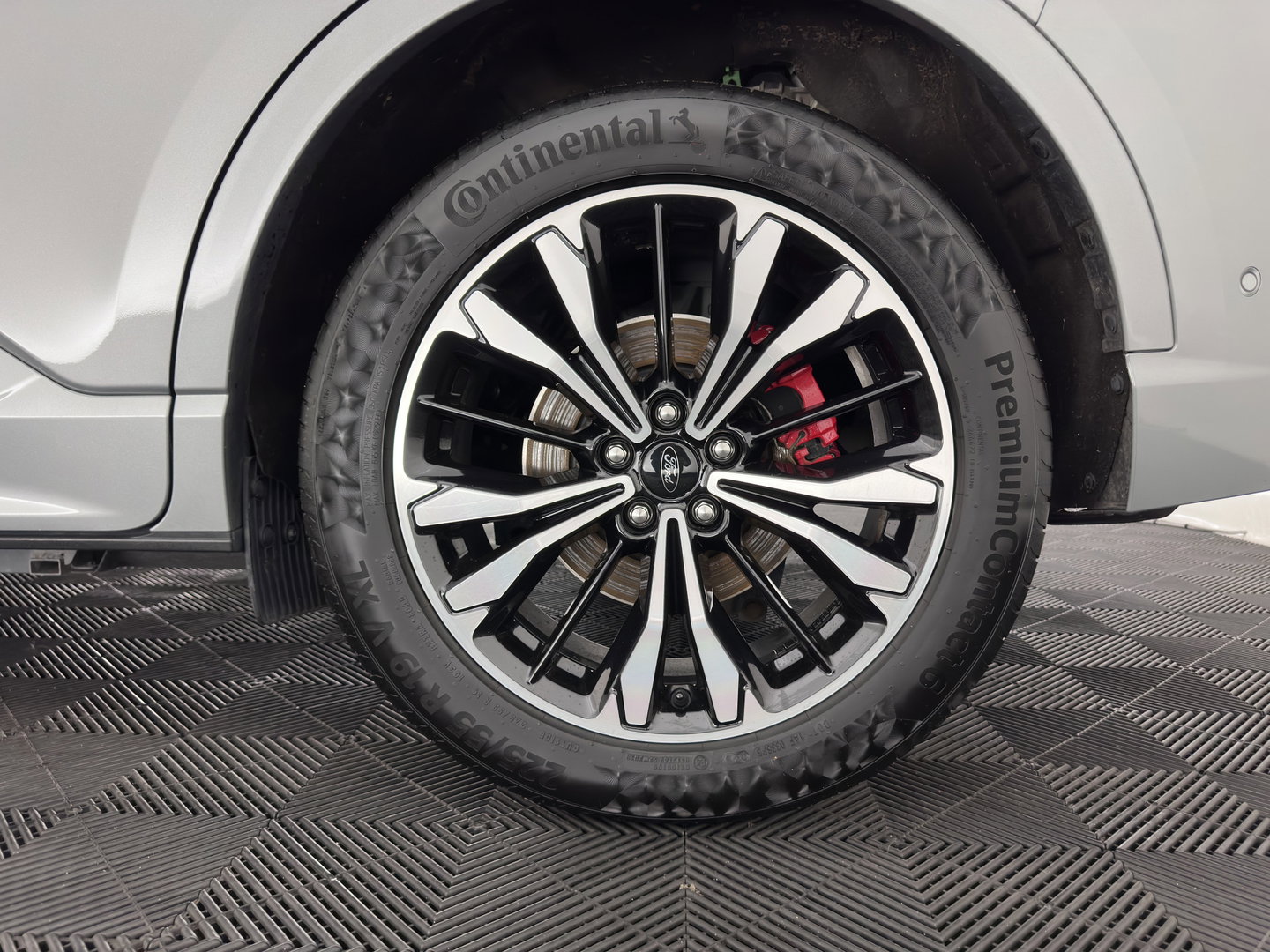 Ford Kuga 2.5 PHEV ST-Line (Plug-in) (INCL.BTW) Aut. *HEAD-UP | FULL-LED | DIGI-COCKPIT | KEYLESS | DAB | CAMERA | CARPLAY | NAVI-FULLMAP | SPORTSEATS | PRIVACY-GLASS | TOWBAR | 18"ALU*