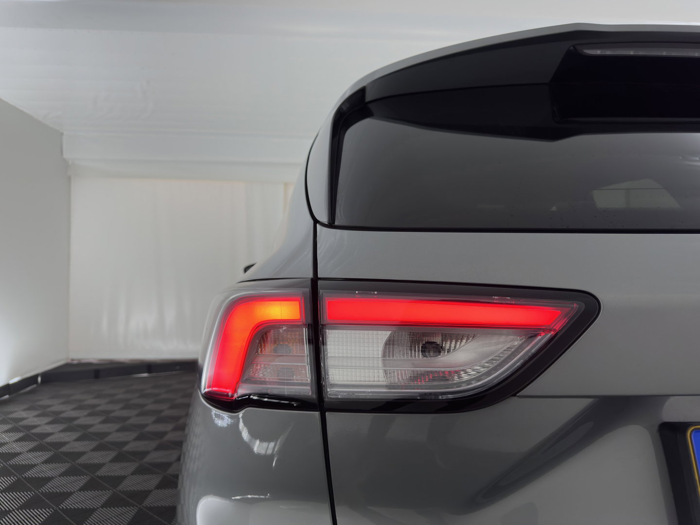 Ford Kuga 2.5 PHEV ST-Line (Plug-in) (INCL.BTW) Aut. *HEAD-UP | FULL-LED | DIGI-COCKPIT | KEYLESS | DAB | CAMERA | CARPLAY | NAVI-FULLMAP | SPORTSEATS | PRIVACY-GLASS | TOWBAR | 18"ALU*