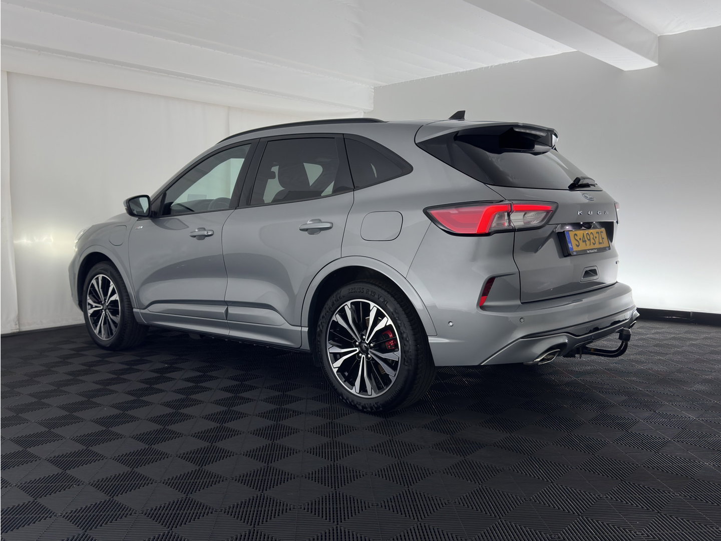 Ford Kuga 2.5 PHEV ST-Line (Plug-in) (INCL.BTW) Aut. *HEAD-UP | FULL-LED | DIGI-COCKPIT | KEYLESS | DAB | CAMERA | CARPLAY | NAVI-FULLMAP | SPORTSEATS | PRIVACY-GLASS | TOWBAR | 18"ALU*