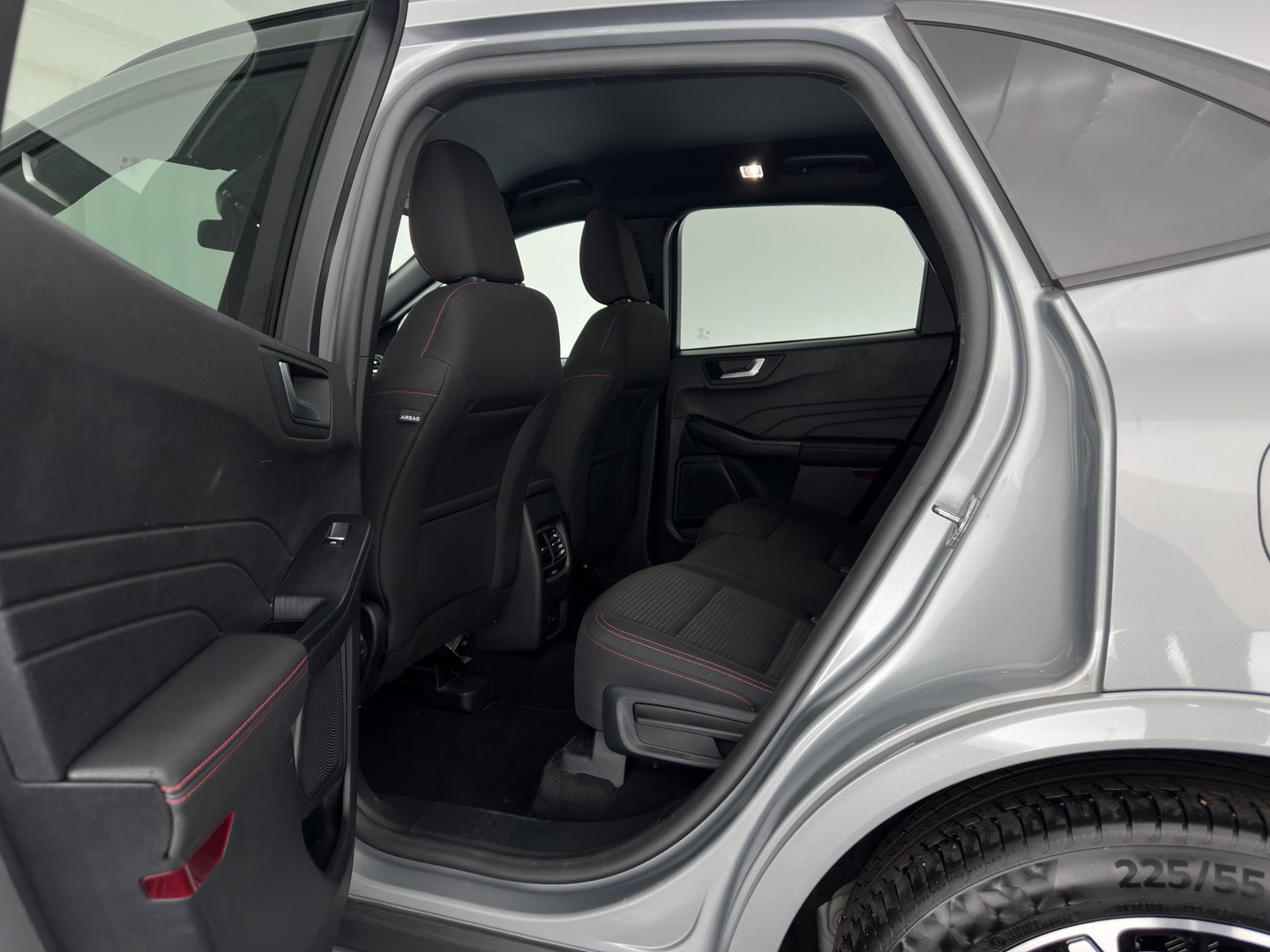 Ford Kuga 2.5 PHEV ST-Line (Plug-in) (INCL.BTW) Aut. *HEAD-UP | FULL-LED | DIGI-COCKPIT | KEYLESS | DAB | CAMERA | CARPLAY | NAVI-FULLMAP | SPORTSEATS | PRIVACY-GLASS | TOWBAR | 18"ALU*