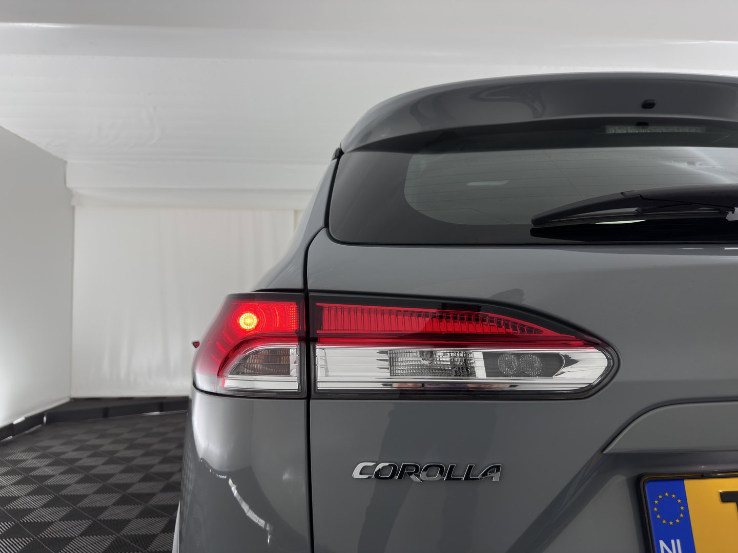 Toyota Corolla Cross 2.0 High Power Hybrid Active MHEV (INCL.BTW) Aut. *FULL-LED | CAMERA | COMFORT-SEATS | DIGI-COCKPIT | ECC | PDC | 17''ALU*