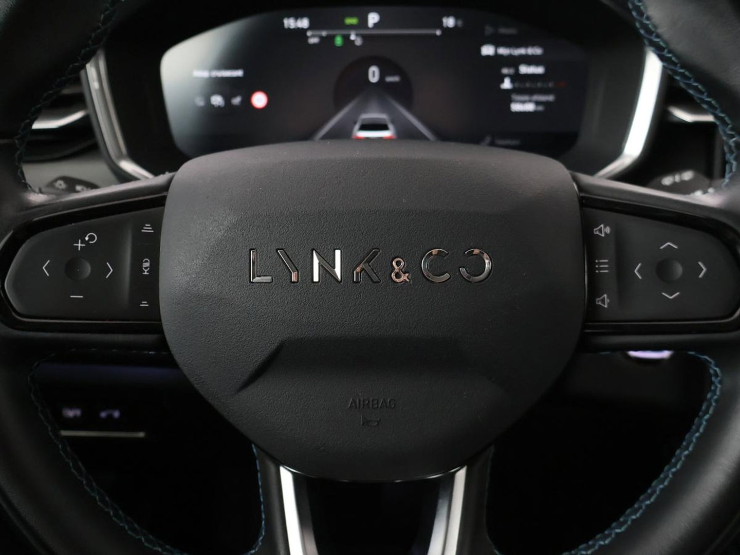 Lynk & Co 01 1.5 | Panoramadak | Adaptive cruise | Trekhaak | Memory | Infinity Sound | Stoelverwarming | Camera | Park assist | Carplay | Climate control