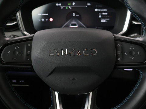 Lynk & Co 01 1.5 | Panoramadak | Adaptive cruise | Trekhaak | Memory | Infinity Sound | Stoelverwarming | Camera | Park assist | Carplay | Climate control