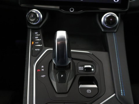 Lynk & Co 01 1.5 | Panoramadak | Adaptive cruise | Trekhaak | Memory | Infinity Sound | Stoelverwarming | Camera | Park assist | Carplay | Climate control