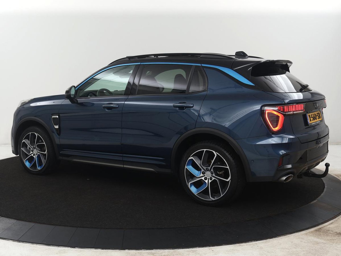 Lynk & Co 01 1.5 | Panoramadak | Adaptive cruise | Trekhaak | Memory | Infinity Sound | Stoelverwarming | Camera | Park assist | Carplay | Climate control