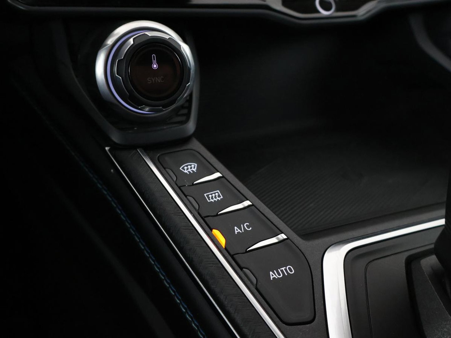 Lynk & Co 01 1.5 | Panoramadak | Adaptive cruise | Trekhaak | Memory | Infinity Sound | Stoelverwarming | Camera | Park assist | Carplay | Climate control