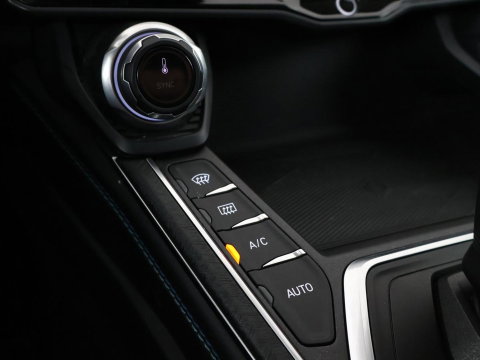 Lynk & Co 01 1.5 | Panoramadak | Adaptive cruise | Trekhaak | Memory | Infinity Sound | Stoelverwarming | Camera | Park assist | Carplay | Climate control