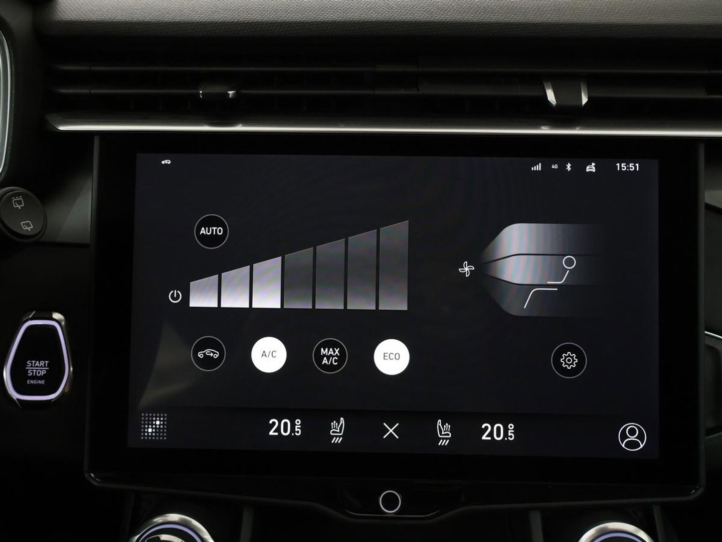 Lynk & Co 01 1.5 | Panoramadak | Adaptive cruise | Trekhaak | Memory | Infinity Sound | Stoelverwarming | Camera | Park assist | Carplay | Climate control