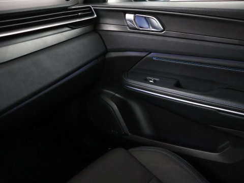 Lynk & Co 01 1.5 | Panoramadak | Adaptive cruise | Trekhaak | Memory | Infinity Sound | Stoelverwarming | Camera | Park assist | Carplay | Climate control
