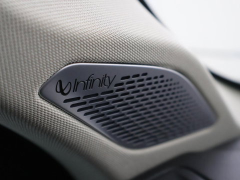 Lynk & Co 01 1.5 | Panoramadak | Adaptive cruise | Trekhaak | Memory | Infinity Sound | Stoelverwarming | Camera | Park assist | Carplay | Climate control