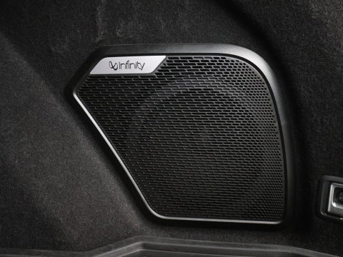 Lynk & Co 01 1.5 | Panoramadak | Adaptive cruise | Trekhaak | Memory | Infinity Sound | Stoelverwarming | Camera | Park assist | Carplay | Climate control