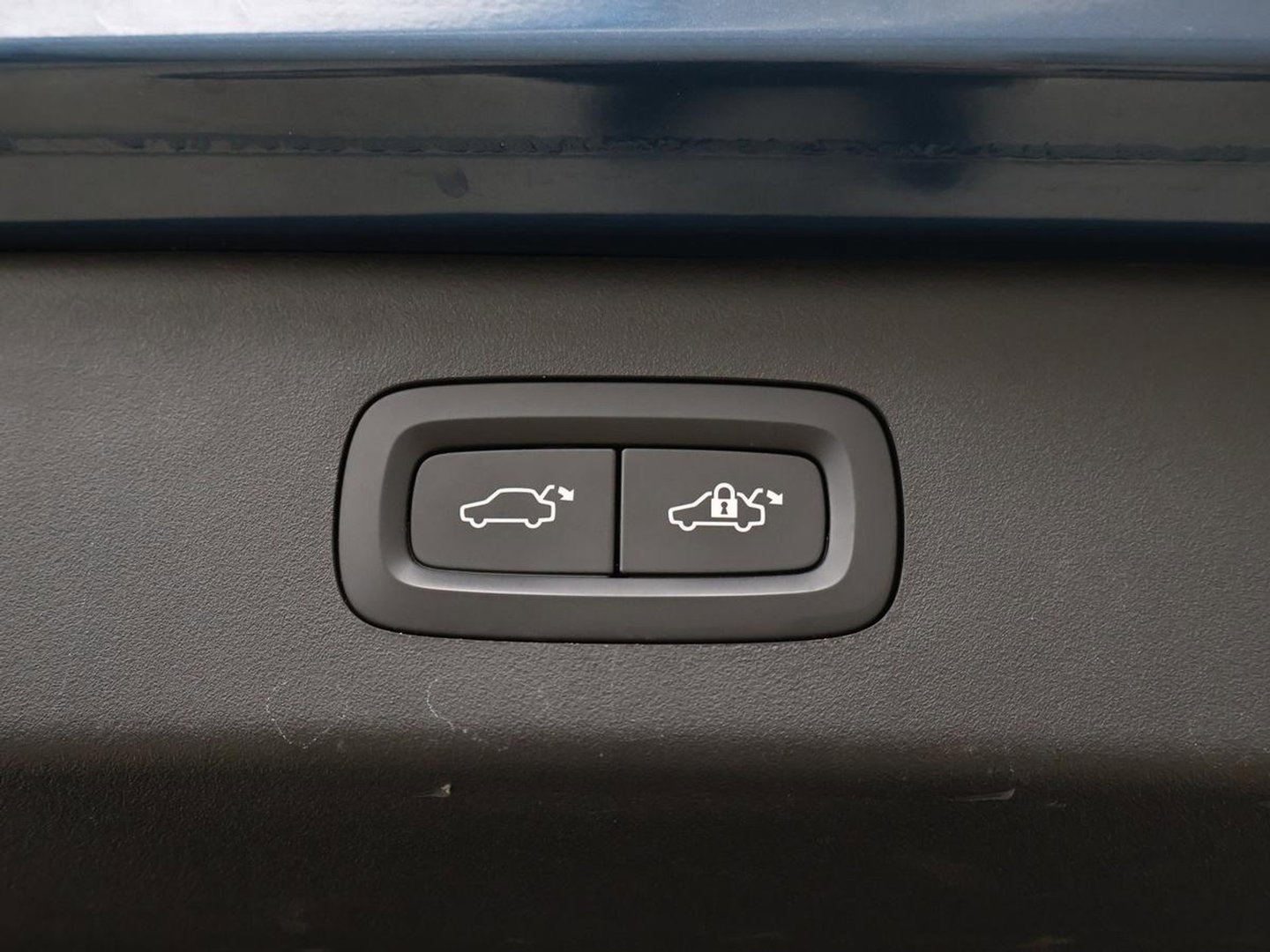Lynk & Co 01 1.5 | Panoramadak | Adaptive cruise | Trekhaak | Memory | Infinity Sound | Stoelverwarming | Camera | Park assist | Carplay | Climate control
