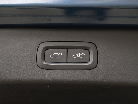 Lynk & Co 01 1.5 | Panoramadak | Adaptive cruise | Trekhaak | Memory | Infinity Sound | Stoelverwarming | Camera | Park assist | Carplay | Climate control