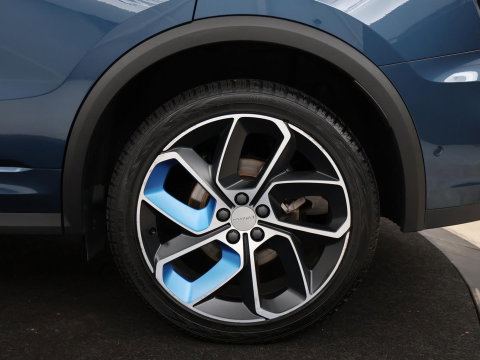 Lynk & Co 01 1.5 | Panoramadak | Adaptive cruise | Trekhaak | Memory | Infinity Sound | Stoelverwarming | Camera | Park assist | Carplay | Climate control