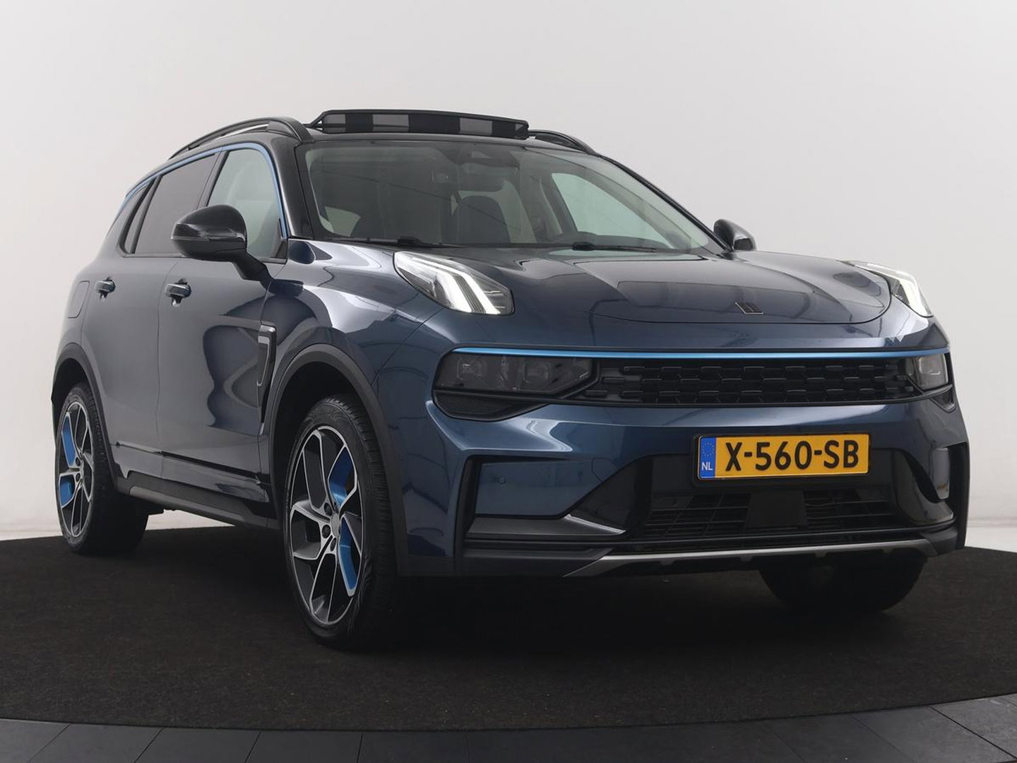 Lynk & Co 01 1.5 | Panoramadak | Adaptive cruise | Trekhaak | Memory | Infinity Sound | Stoelverwarming | Camera | Park assist | Carplay | Climate control