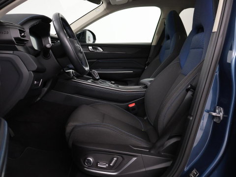 Lynk & Co 01 1.5 | Panoramadak | Adaptive cruise | Trekhaak | Memory | Infinity Sound | Stoelverwarming | Camera | Park assist | Carplay | Climate control
