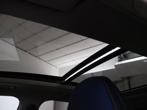 Lynk & Co 01 1.5 | Panoramadak | Adaptive cruise | Trekhaak | Memory | Infinity Sound | Stoelverwarming | Camera | Park assist | Carplay | Climate control