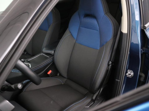 Lynk & Co 01 1.5 | Panoramadak | Adaptive cruise | Trekhaak | Memory | Infinity Sound | Stoelverwarming | Camera | Park assist | Carplay | Climate control