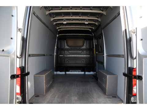 Volkswagen Crafter 35 2.0 TDI L3H3 Highline PB Edition Full Options! Adaptieve Cruise, Carplay, LED, Leder, Stoelwarming, Trekhaak, Multimedia, Uniek!