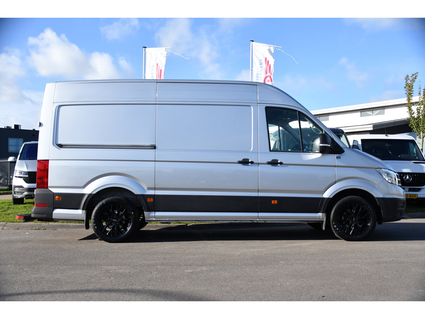 Volkswagen Crafter 35 2.0 TDI L3H3 Highline PB Edition Full Options! Adaptieve Cruise, Carplay, LED, Leder, Stoelwarming, Trekhaak, Multimedia, Uniek!