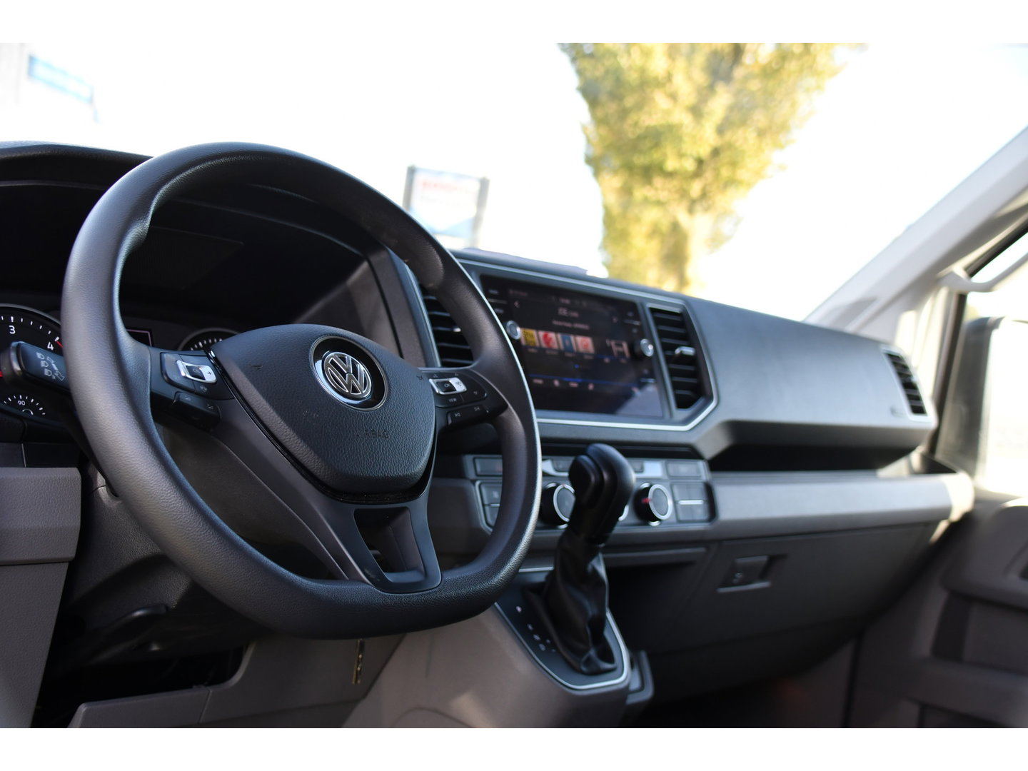 Volkswagen Crafter 35 2.0 TDI L3H3 Highline PB Edition Full Options! Adaptieve Cruise, Carplay, LED, Leder, Stoelwarming, Trekhaak, Multimedia, Uniek!