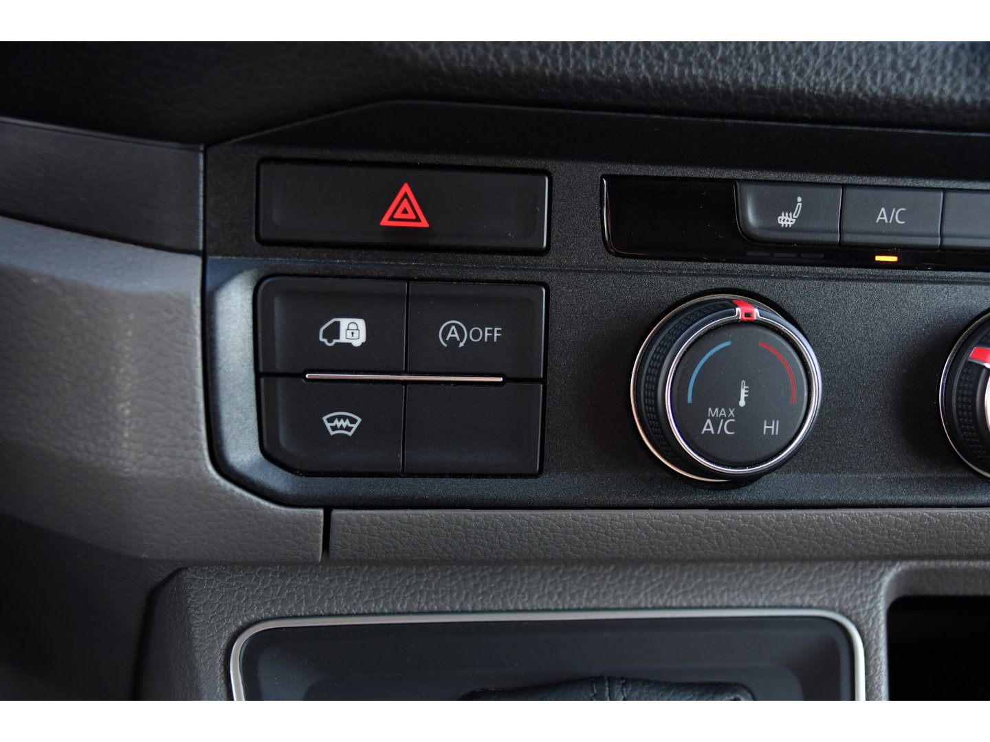 Volkswagen Crafter 35 2.0 TDI L3H3 Highline PB Edition Full Options! Adaptieve Cruise, Carplay, LED, Leder, Stoelwarming, Trekhaak, Multimedia, Uniek!