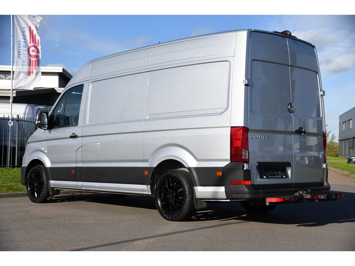 Volkswagen Crafter 35 2.0 TDI L3H3 Highline PB Edition Full Options! Adaptieve Cruise, Carplay, LED, Leder, Stoelwarming, Trekhaak, Multimedia, Uniek!