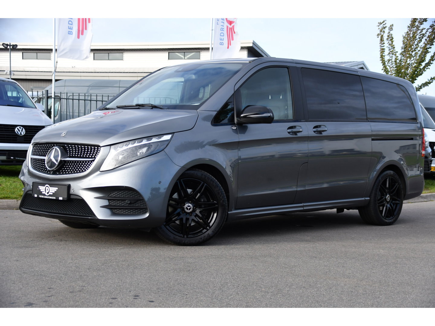 Mercedes-Benz V-Klasse 300d Lang DC AMG Edition 360 Camera, Cruise, Carplay, LED, Leder, Stoelverwarming, Trekhaak, 2 x Schuifdeur, Uniek!