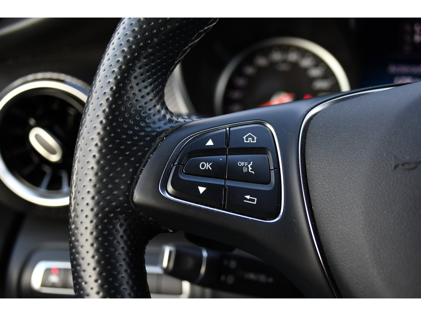 Mercedes-Benz V-Klasse 300d Lang DC AMG Edition 360 Camera, Cruise, Carplay, LED, Leder, Stoelverwarming, Trekhaak, 2 x Schuifdeur, Uniek!