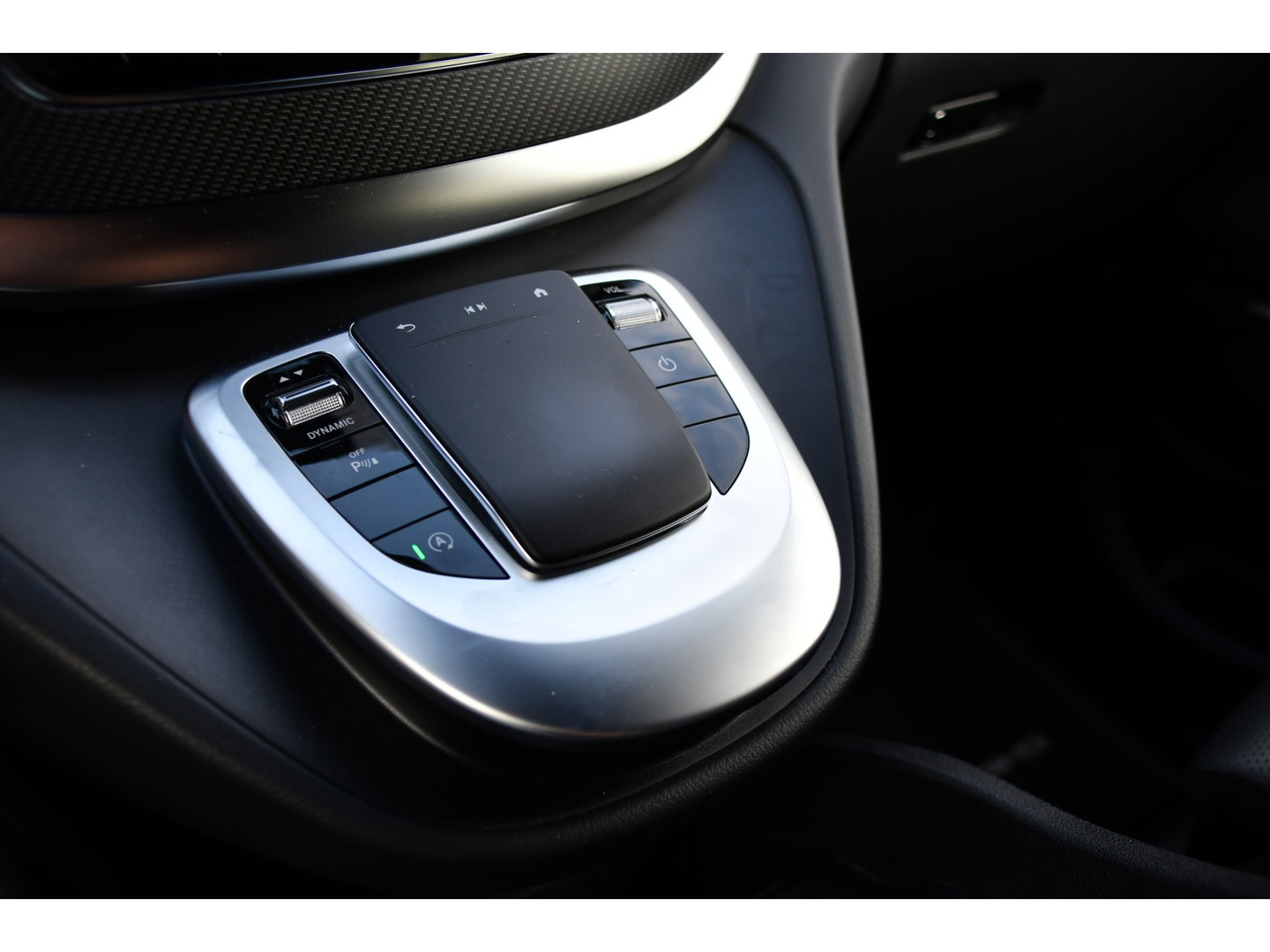 Mercedes-Benz V-Klasse 300d Lang DC AMG Edition 360 Camera, Cruise, Carplay, LED, Leder, Stoelverwarming, Trekhaak, 2 x Schuifdeur, Uniek!