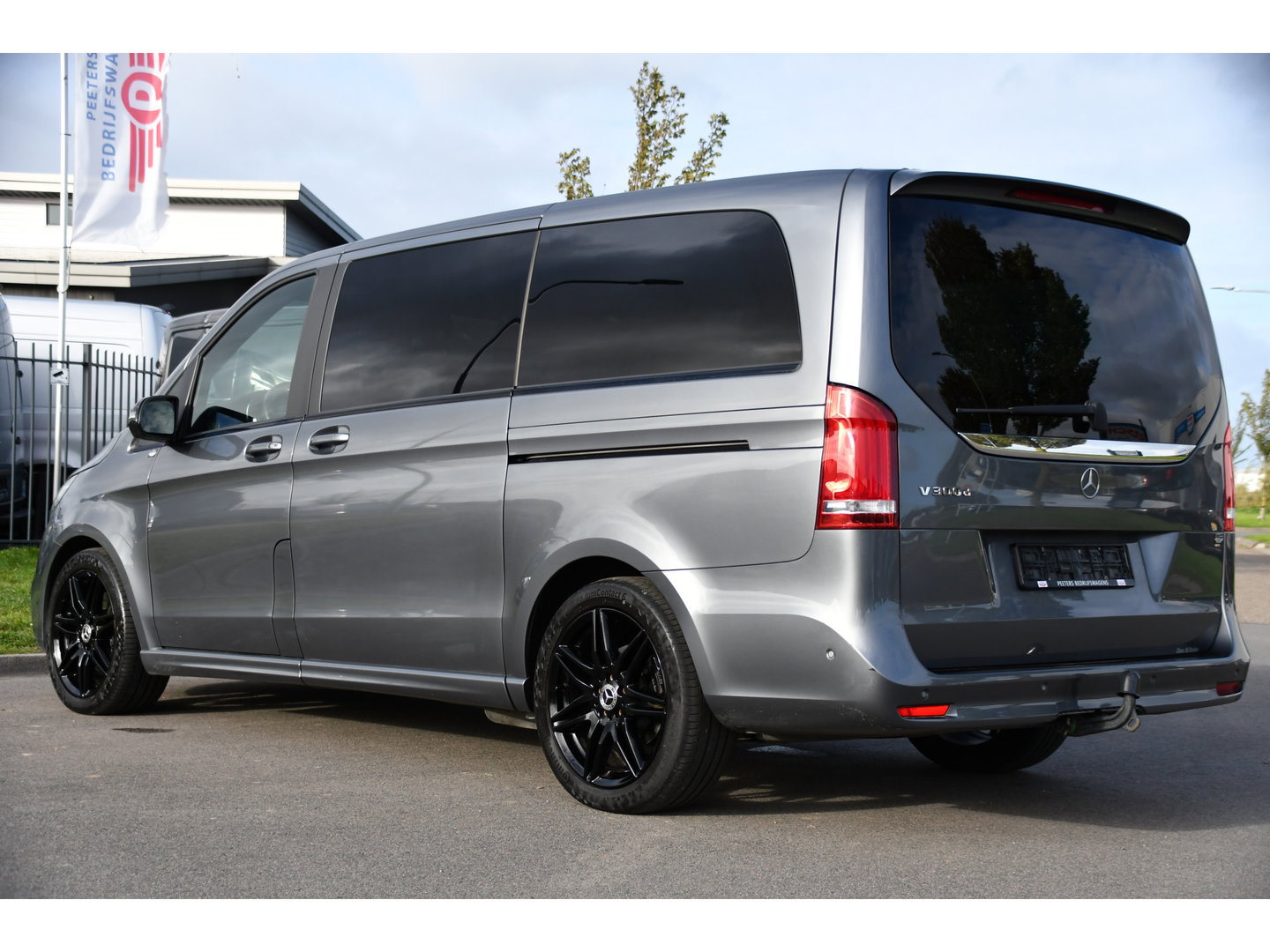 Mercedes-Benz V-Klasse 300d Lang DC AMG Edition 360 Camera, Cruise, Carplay, LED, Leder, Stoelverwarming, Trekhaak, 2 x Schuifdeur, Uniek!