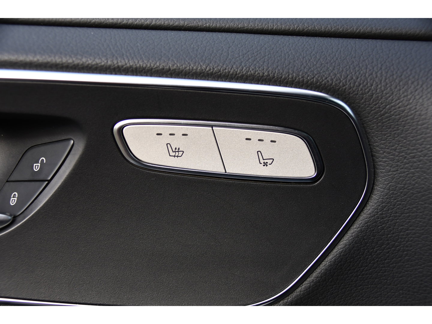 Mercedes-Benz V-Klasse 300d Lang DC AMG Edition 360 Camera, Cruise, Carplay, LED, Leder, Stoelverwarming, Trekhaak, 2 x Schuifdeur, Uniek!