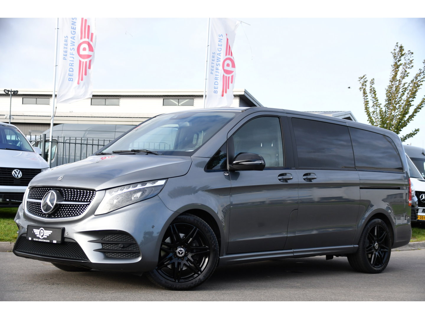 Mercedes-Benz V-Klasse 300d Lang DC AMG Edition 360 Camera, Cruise, Carplay, LED, Leder, Stoelverwarming, Trekhaak, 2 x Schuifdeur, Uniek!