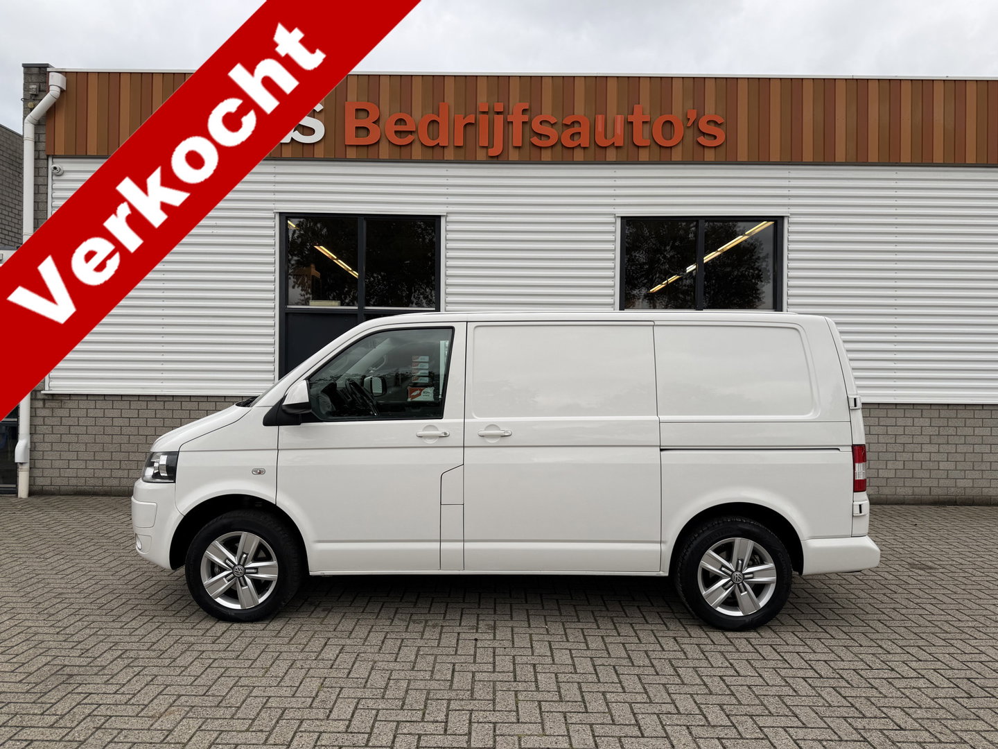 Volkswagen Transporter 2.0 TDI 140pk DSG L1H1 Comfortline / vaste prijs rijklaar € 9.950 ex btw / dubbele schuifdeur / airco / cruise / standkachel / navigatie / trekhaak / lichtmetalen velgen !