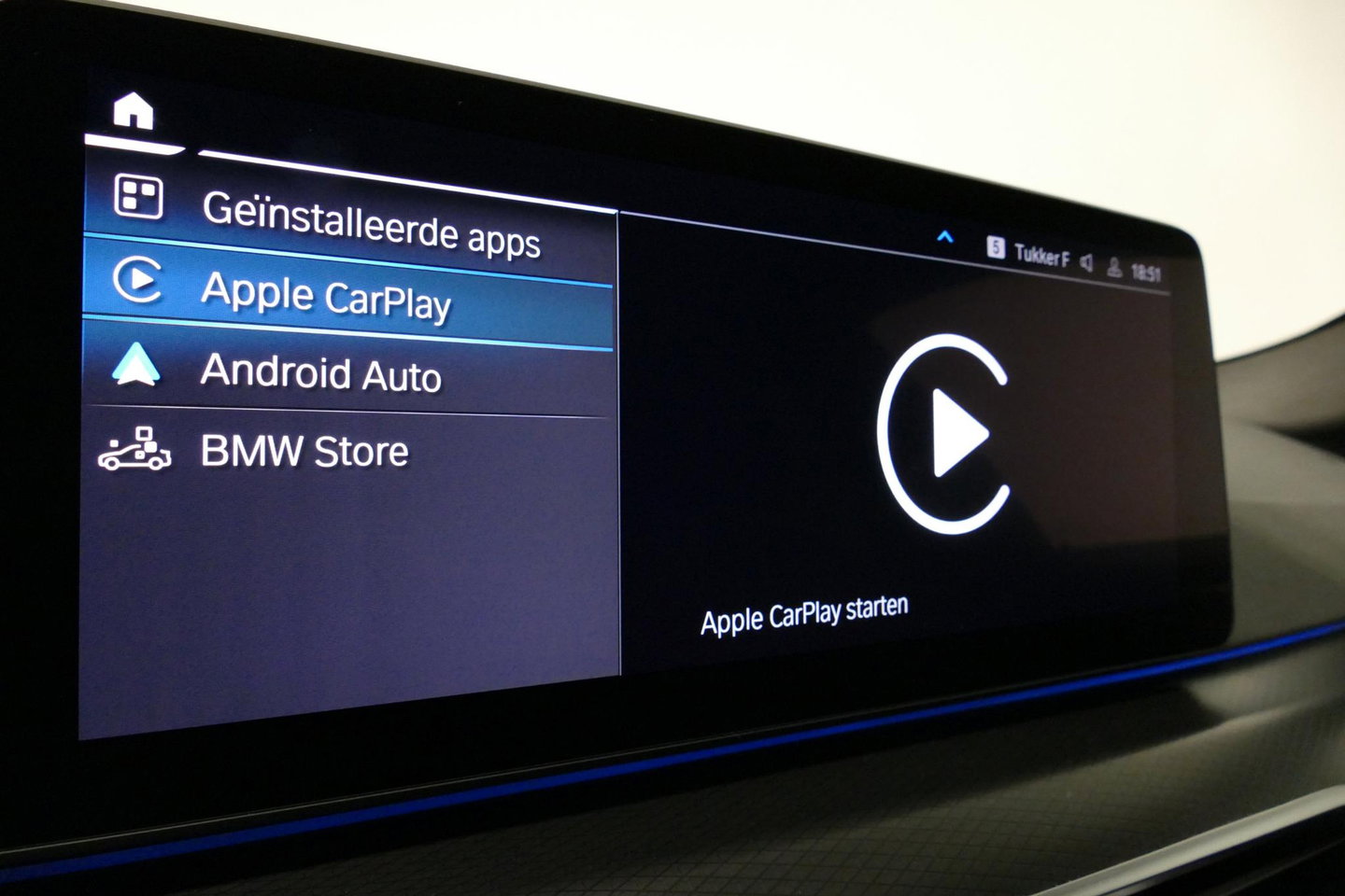 BMW 5 Serie 530e xDrive M Sport / M sport Bodykit / Elektr. verstelbare voorstoelen / 20'' LMV / Stoelverwarming / Ambienteverlichting / Full LED / Apple Carplay - Android Auto / Achteruitrijcamera / Sport stoelen / Dodehoek detectie / Lederen bekleding / Grootlichta