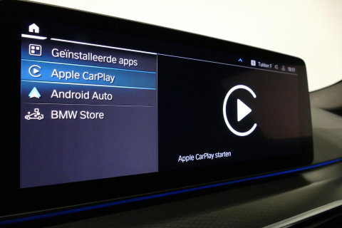 BMW 5 Serie 530e xDrive M Sport / M sport Bodykit / Elektr. verstelbare voorstoelen / 20'' LMV / Stoelverwarming / Ambienteverlichting / Full LED / Apple Carplay - Android Auto / Achteruitrijcamera / Sport stoelen / Dodehoek detectie / Lederen bekleding / Grootlichta