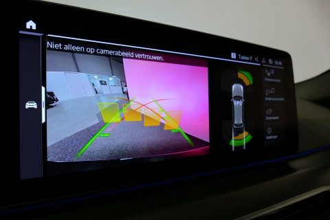 BMW 5 Serie 530e xDrive M Sport / M sport Bodykit / Elektr. verstelbare voorstoelen / 20'' LMV / Stoelverwarming / Ambienteverlichting / Full LED / Apple Carplay - Android Auto / Achteruitrijcamera / Sport stoelen / Dodehoek detectie / Lederen bekleding / Grootlichta