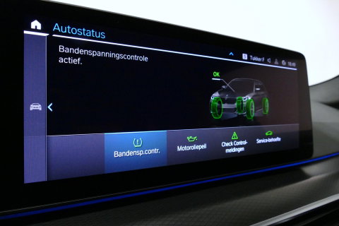 BMW 5 Serie 530e xDrive M Sport / M sport Bodykit / Elektr. verstelbare voorstoelen / 20'' LMV / Stoelverwarming / Ambienteverlichting / Full LED / Apple Carplay - Android Auto / Achteruitrijcamera / Sport stoelen / Dodehoek detectie / Lederen bekleding / Grootlichta