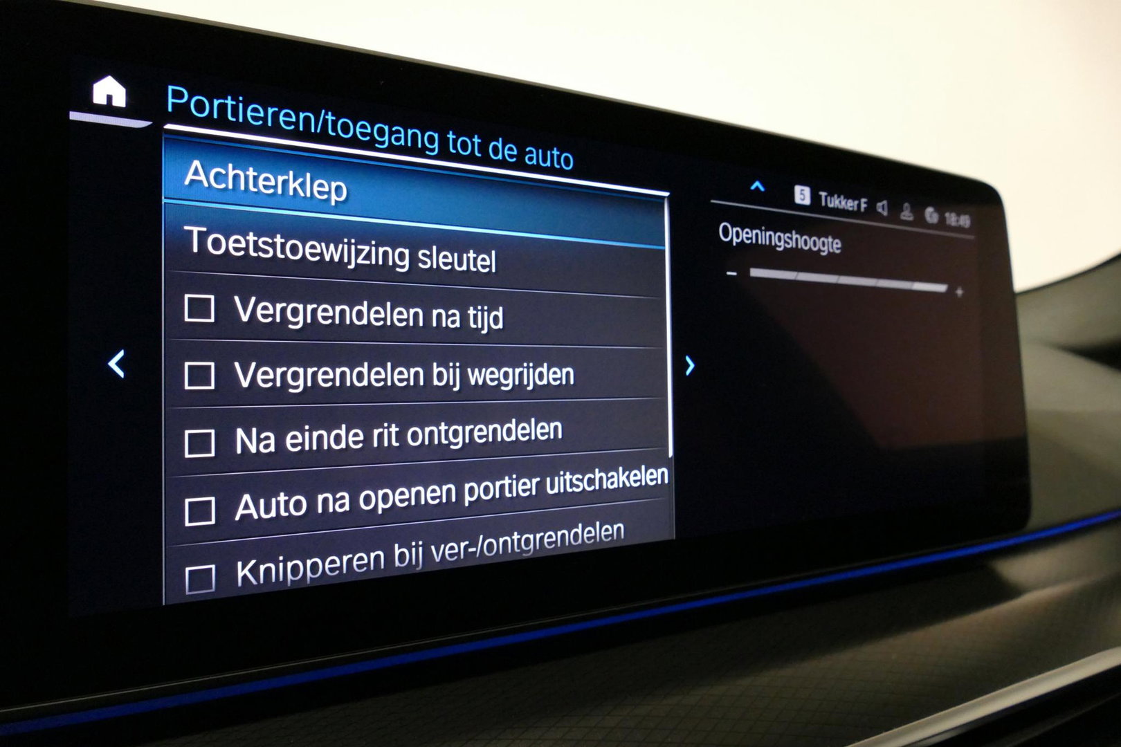 BMW 5 Serie 530e xDrive M Sport / M sport Bodykit / Elektr. verstelbare voorstoelen / 20'' LMV / Stoelverwarming / Ambienteverlichting / Full LED / Apple Carplay - Android Auto / Achteruitrijcamera / Sport stoelen / Dodehoek detectie / Lederen bekleding / Grootlichta